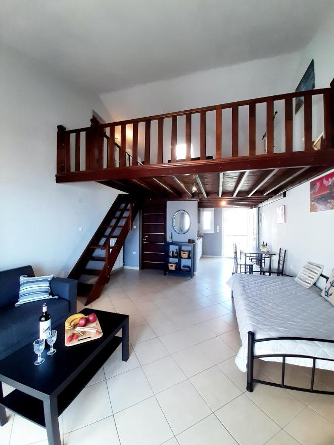 Christina'S Sea House Apartment Nikiti  Exterior photo