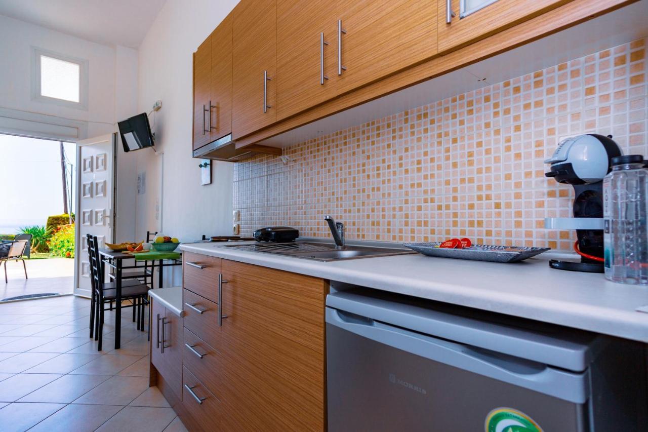 Christina'S Sea House Apartment Nikiti  Exterior photo