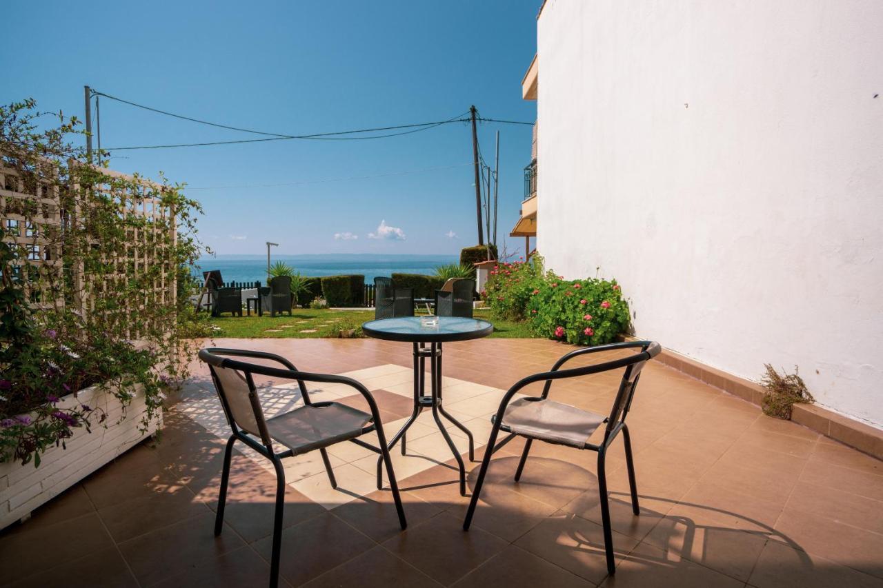 Christina'S Sea House Apartment Nikiti  Exterior photo